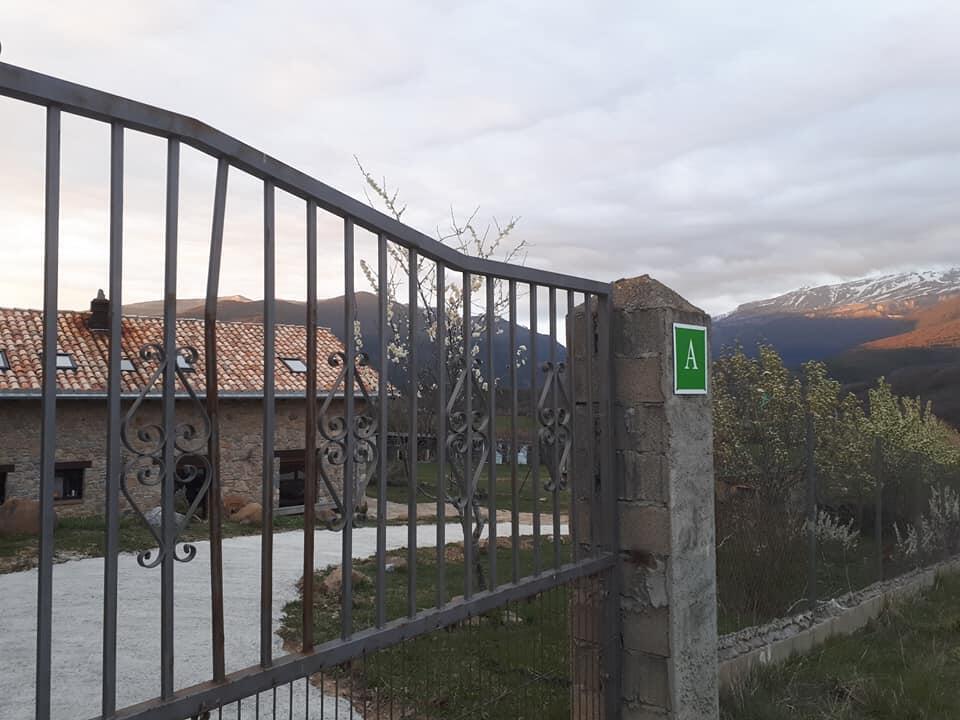 Albergue A'Noguera Кастьельо-де-Хака Экстерьер фото